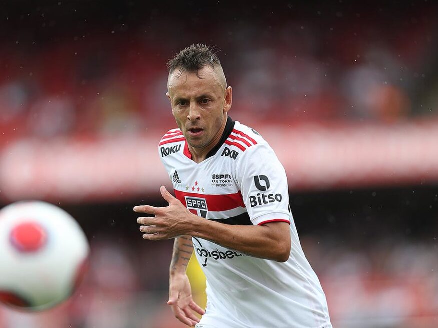 Rafinha, lateral ex-Grêmio