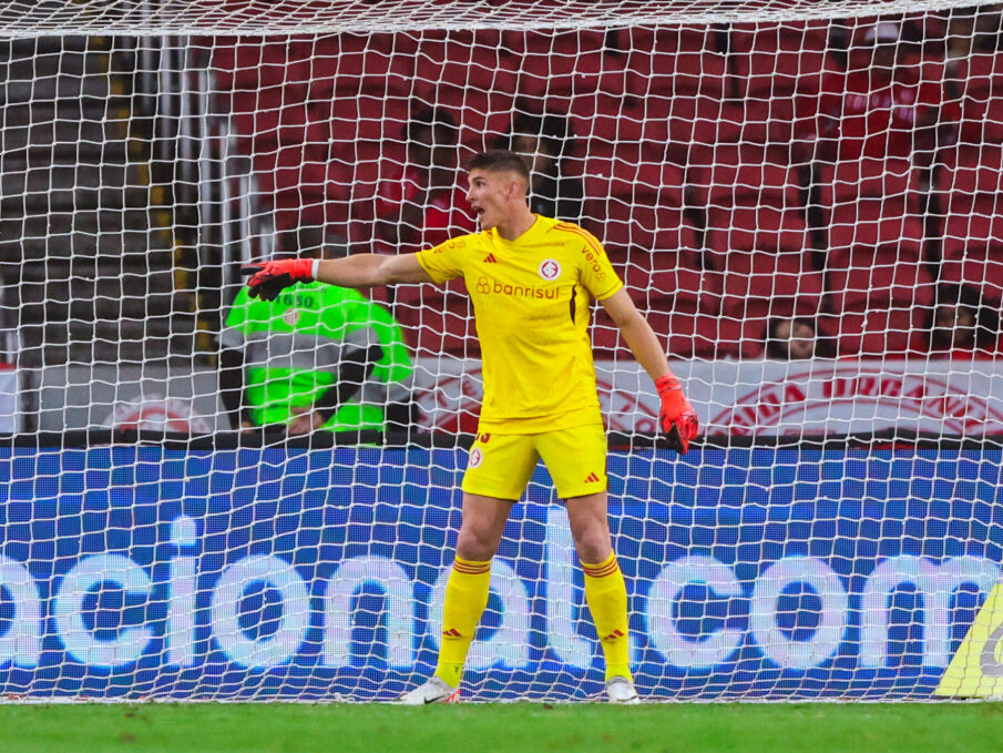 Rochet, goleiro do Internacional, esteve no radar do Grêmio