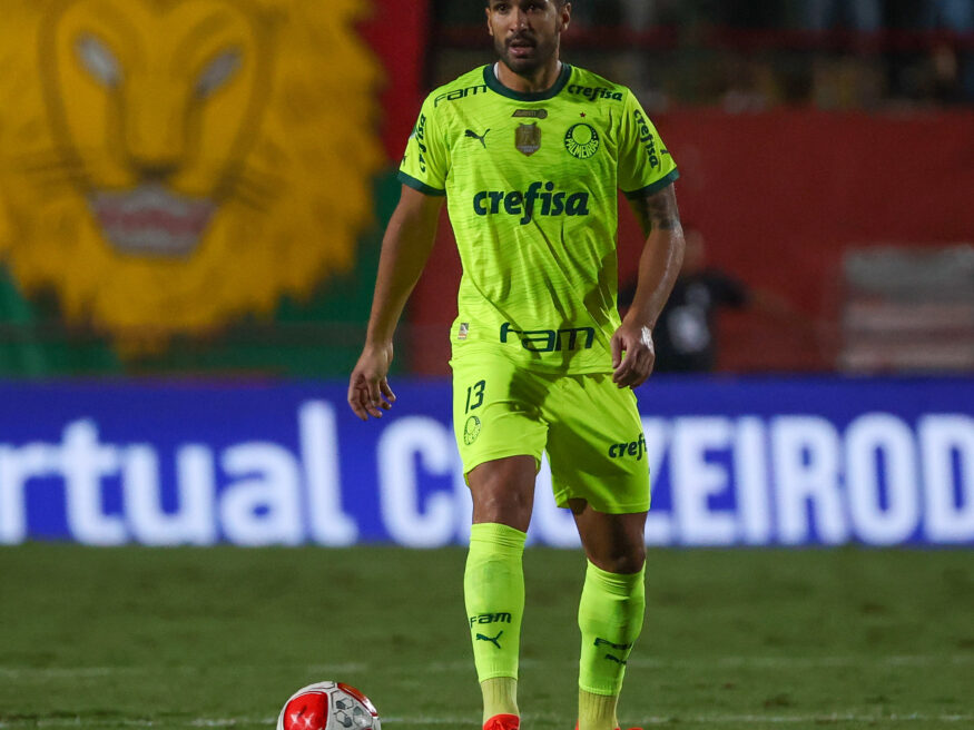 Luan, alvo do Grêmio, em campo pelo Palmeiras