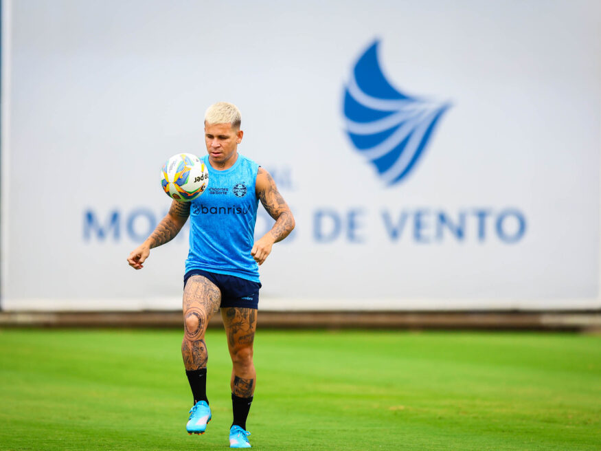 Soteldo em treino do Grêmio