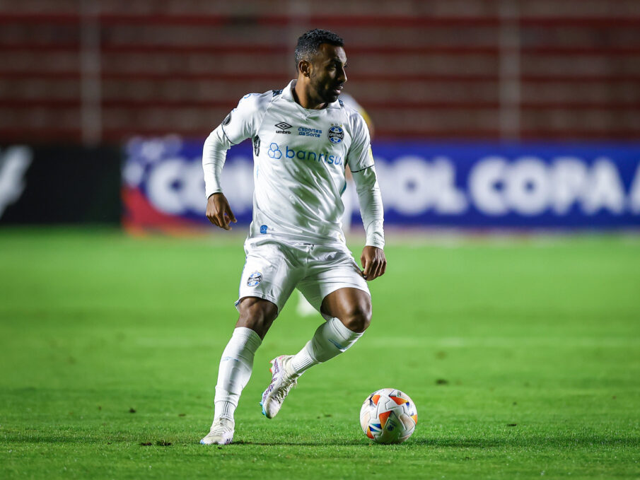 Everton Galdino com a camisa do Grêmio
