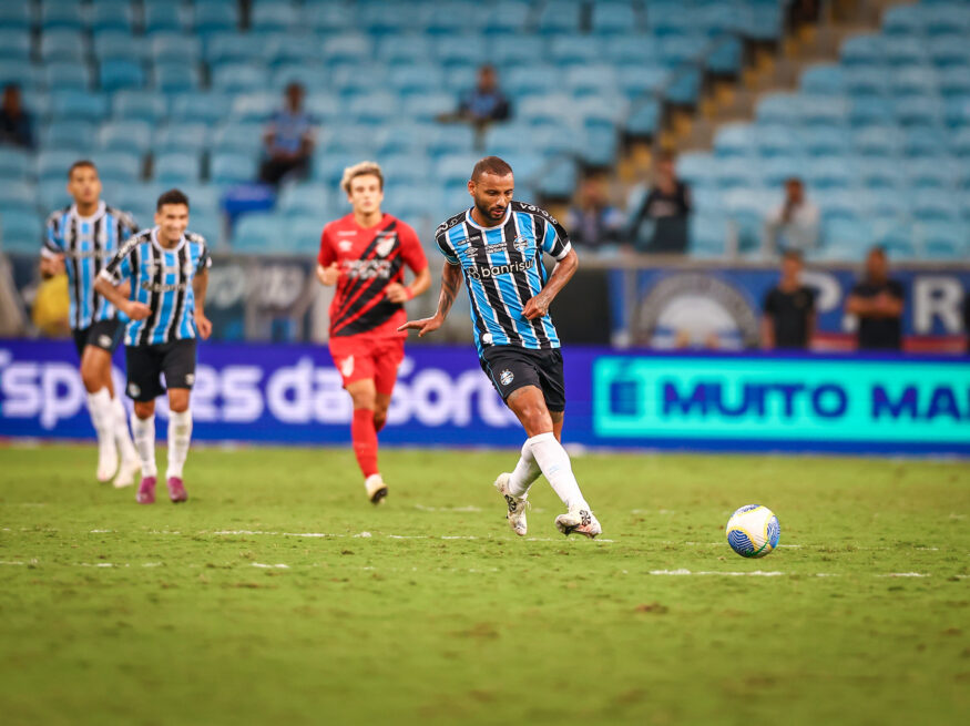 JP Galvão com a camisa do Grêmio