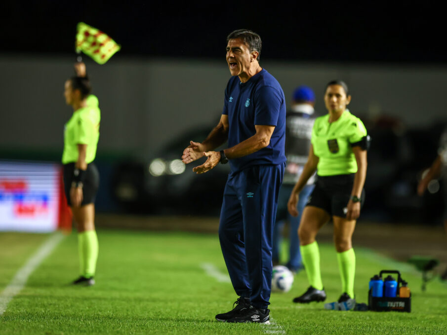 Quinteros quer corrigir os erros do Grêmio