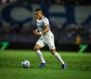 Marlon, lateral do Grêmio