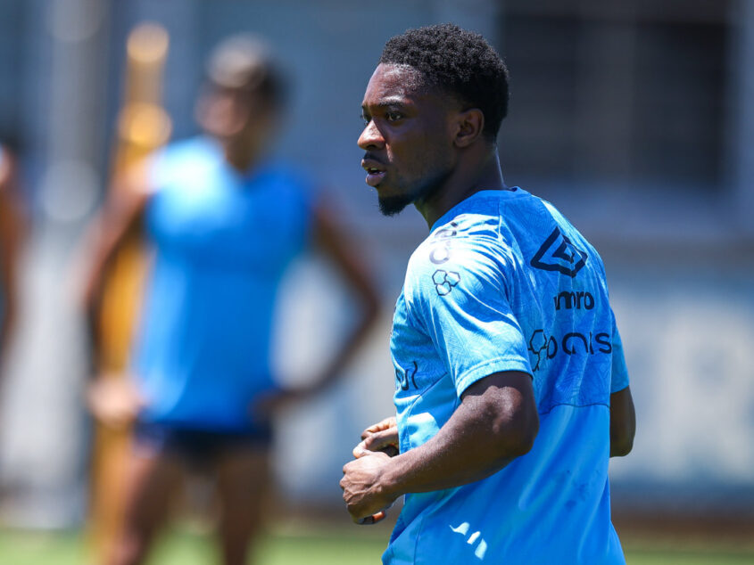 Francis Amuzu, atacante do Grêmio