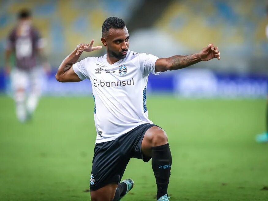 Everton Galdino com a camisa do Grêmio