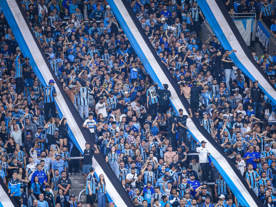 Arezo foi muito criticado pela torcida do Grêmio