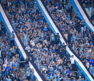 Arezo foi muito criticado pela torcida do Grêmio