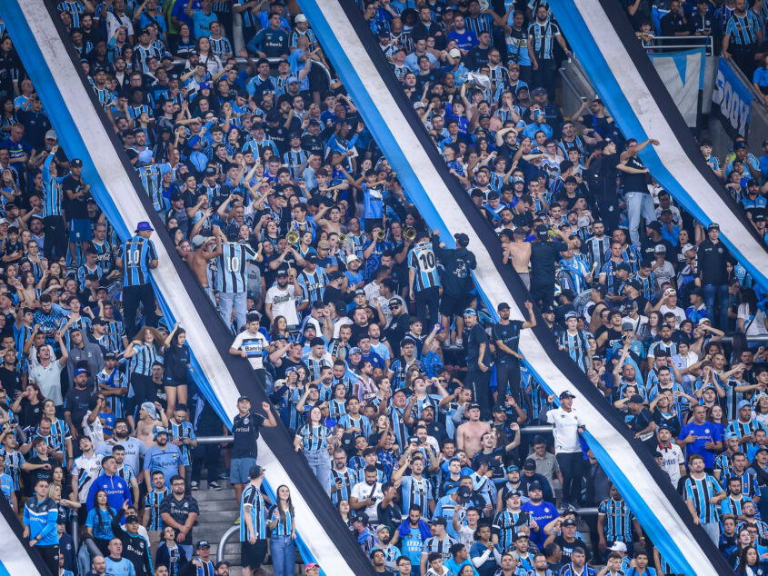 Arezo foi muito criticado pela torcida do Grêmio