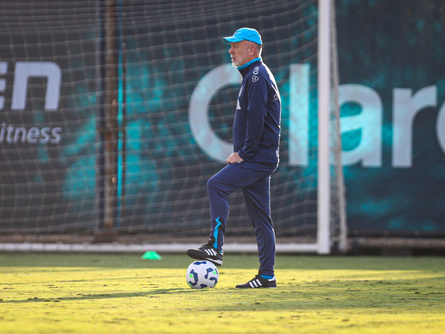 Arezo deve ser uma novidade no banco do Grêmio
