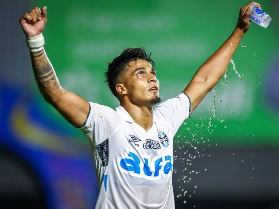 Arezo tem futuro definido no Grêmio