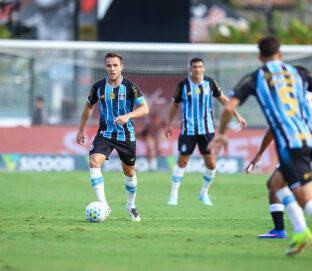 Arthur tem contrato acabando no Grêmio