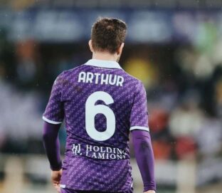Grêmio tenta repatriar Arthur