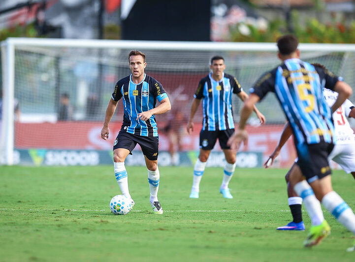 Arthur tem contrato acabando no Grêmio