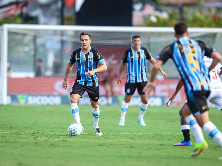 Arthur tem contrato acabando no Grêmio