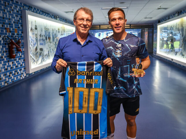 Arthur deve seguir no Grêmio