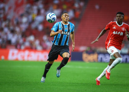 Carlos Vinícius é titular do Grêmio