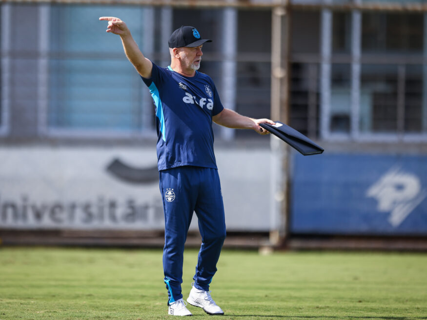 Cuéllar deve ter mais chances no Grêmio com Mano