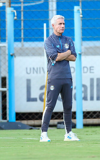 Kannemann desfalca o Grêmio