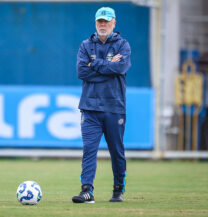Mano Menezes quer mais reforços no Grêmio