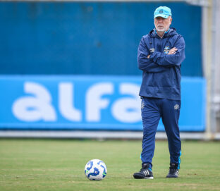Mano Menezes quer mais reforços no Grêmio