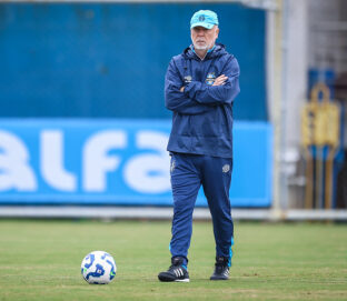Mano Menezes quer mais reforços no Grêmio