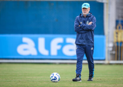 Mano Menezes quer mais reforços no Grêmio