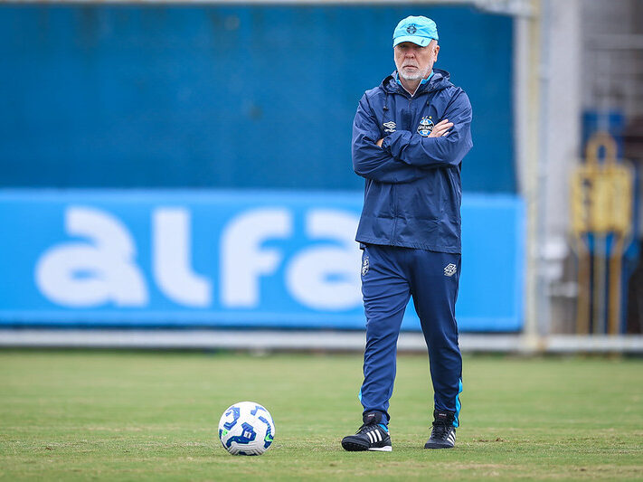 Mano Menezes quer mais reforços no Grêmio