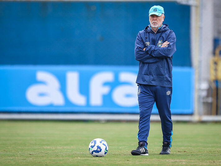 Mano Menezes quer mais reforços no Grêmio