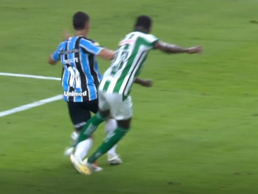 Monsalve sofreu pênalti em jogo do Grêmio