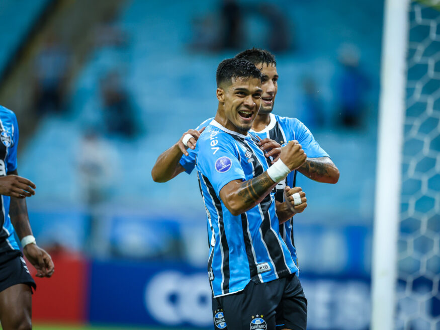Pavón foi cobrado pelo torcedor do Grêmio