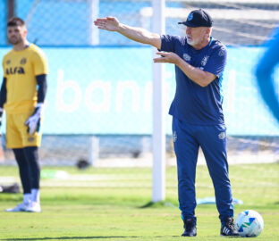 Reforços seguem na pauta do Grêmio