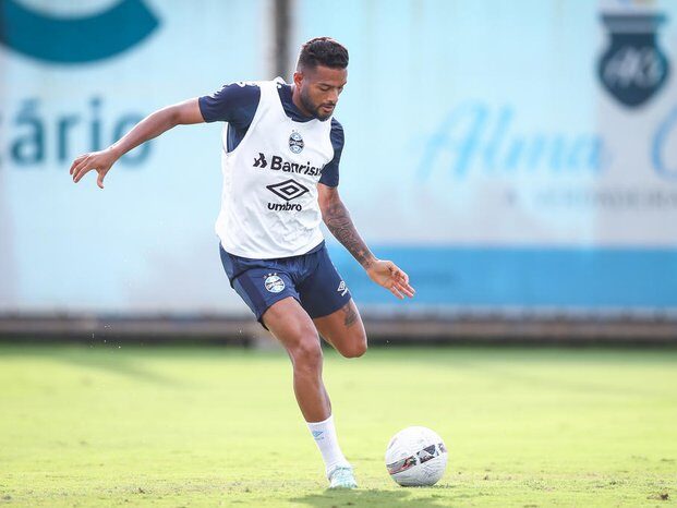 Grêmio trava renovação de Reinaldo