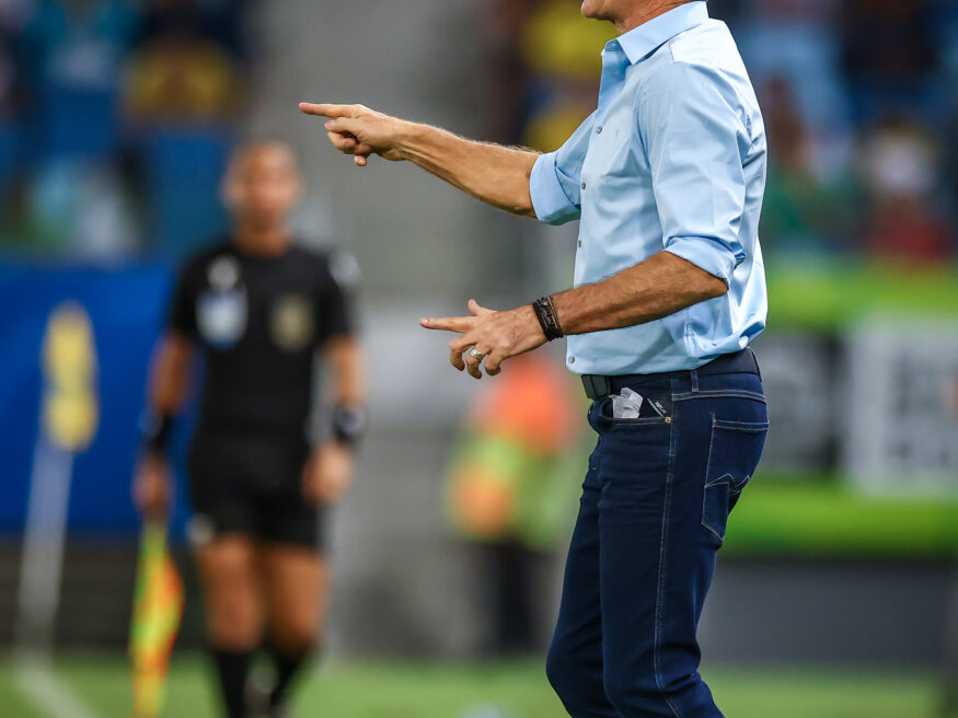 Grêmio enfrenta o Fluminense nesta terça