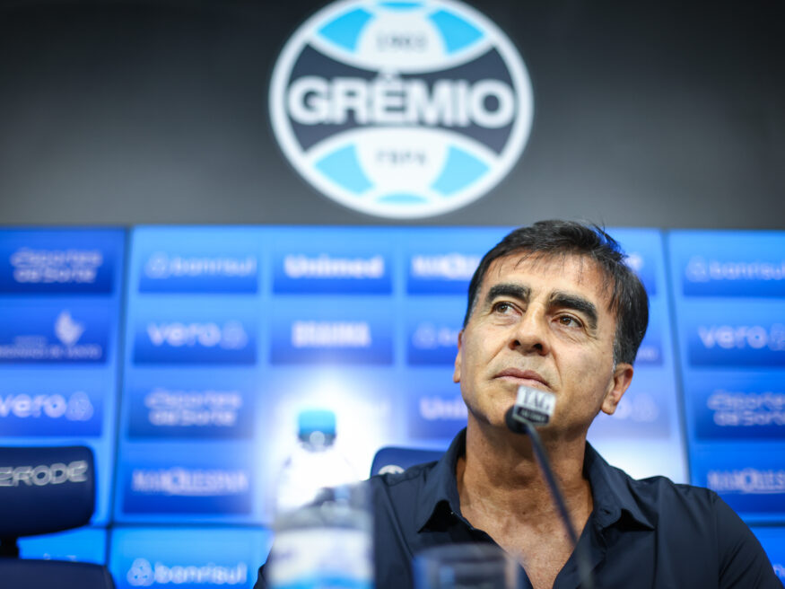 Quinteros foi apresentado como técnico do Grêmio