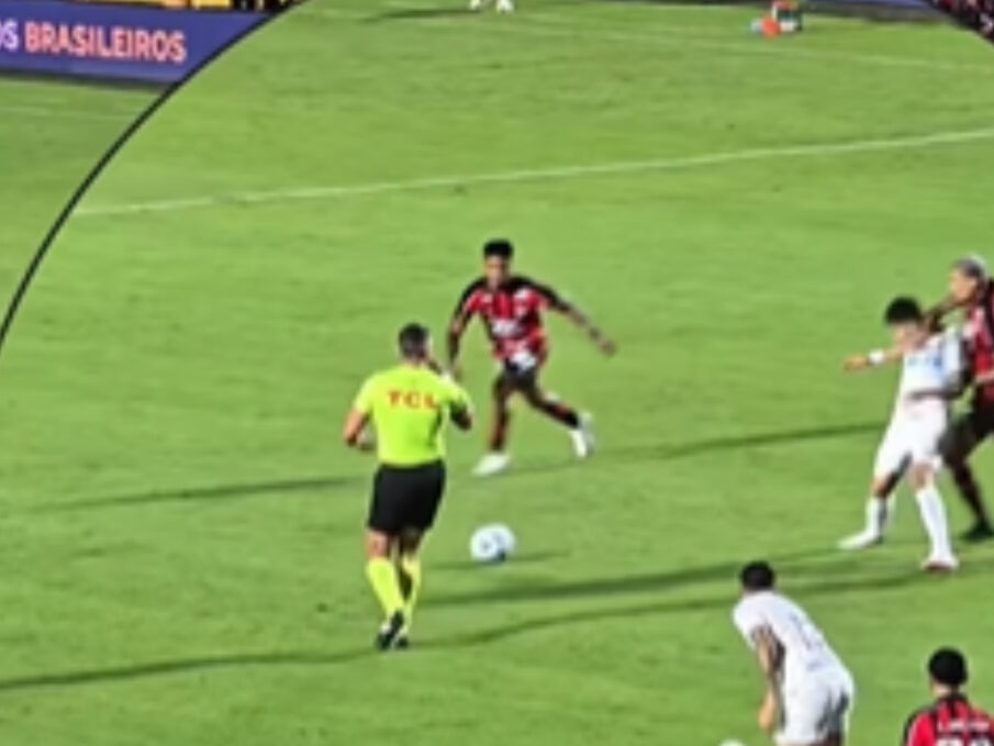 Pra vermelho? O lance que irritou a torcida do Grêmio contra o Vitória