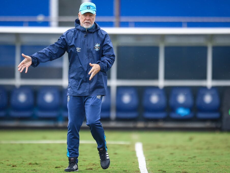 Caique está na mira do Grêmio