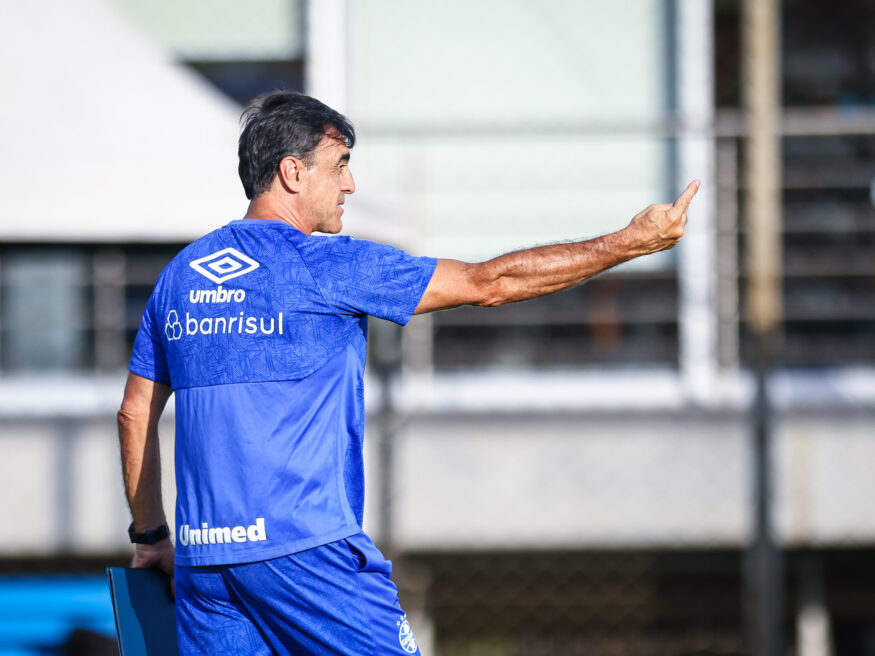 Zagueiros são alvo do Grêmio