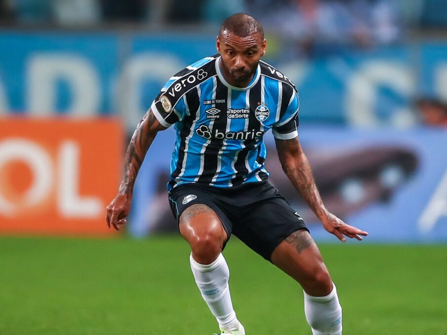 Bruno Alves destaca postura de JP Galvão no Grêmio: “Trabalhador”