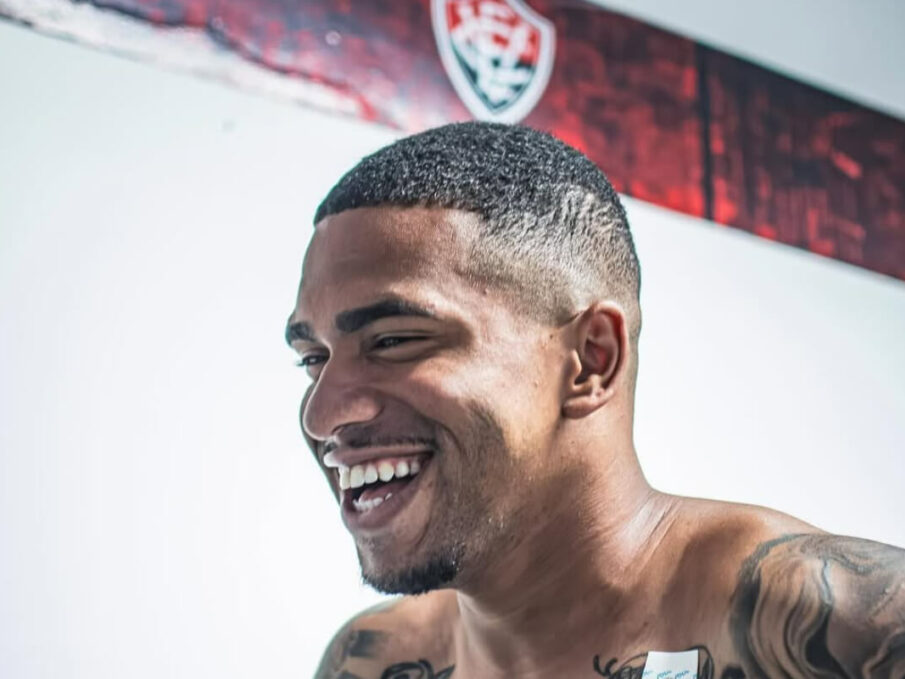 Lucas Esteves, lateral do Vitória que está próximo do Grêmio