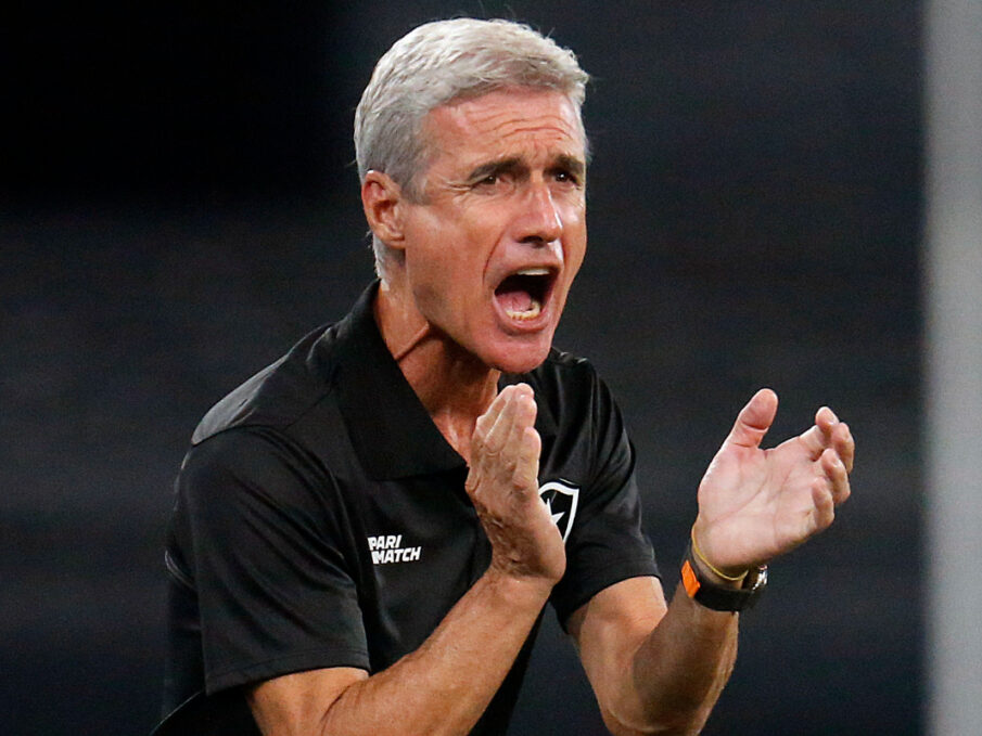 Luís Castro, alvo do Grêmio