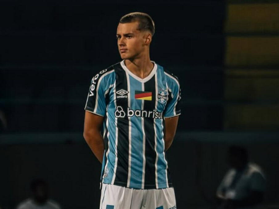 Tiaguinho, meia do Grêmio