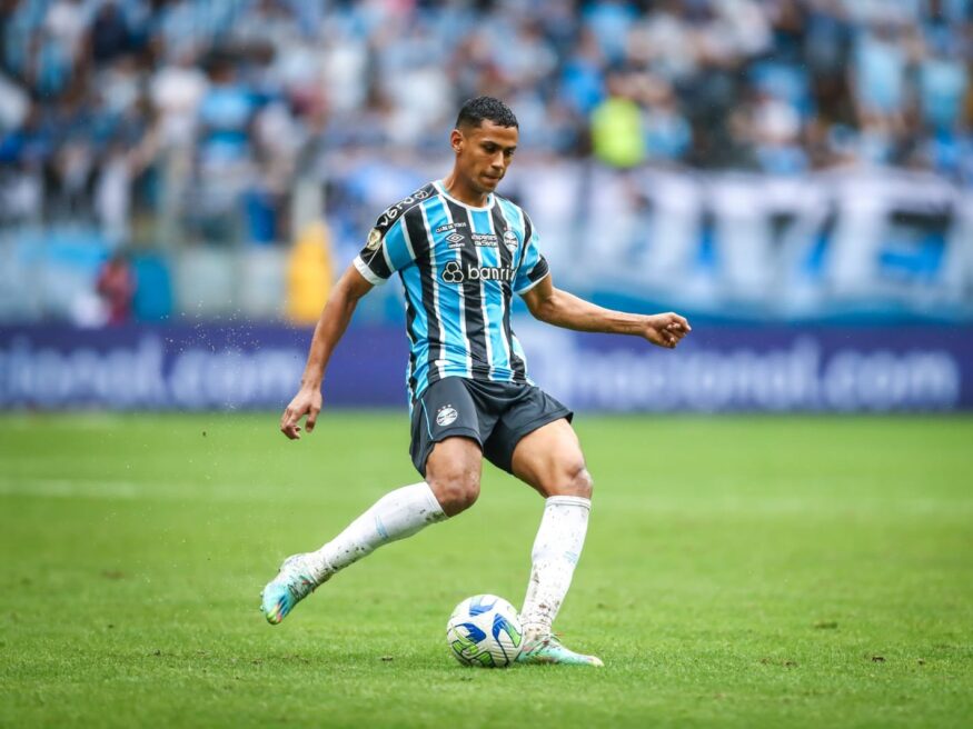 Bruno Alves destaca postura de JP Galvão no Grêmio: “Trabalhador”