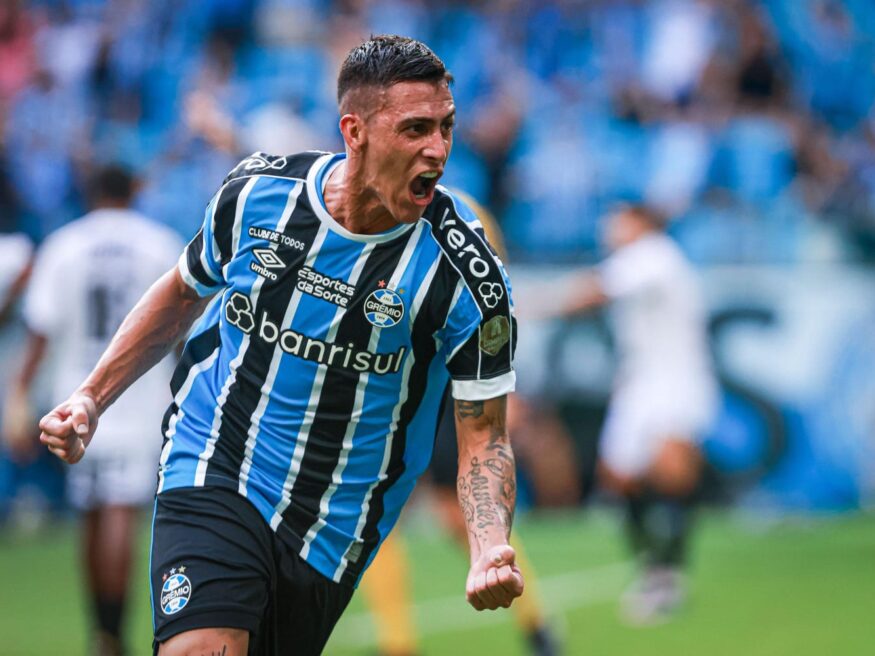 Pavón com a camisa do Grêmio