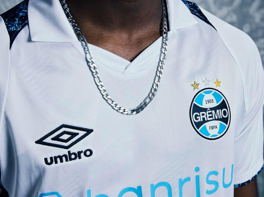 Grêmio anuncia nova camisa em parceria com a Umbro