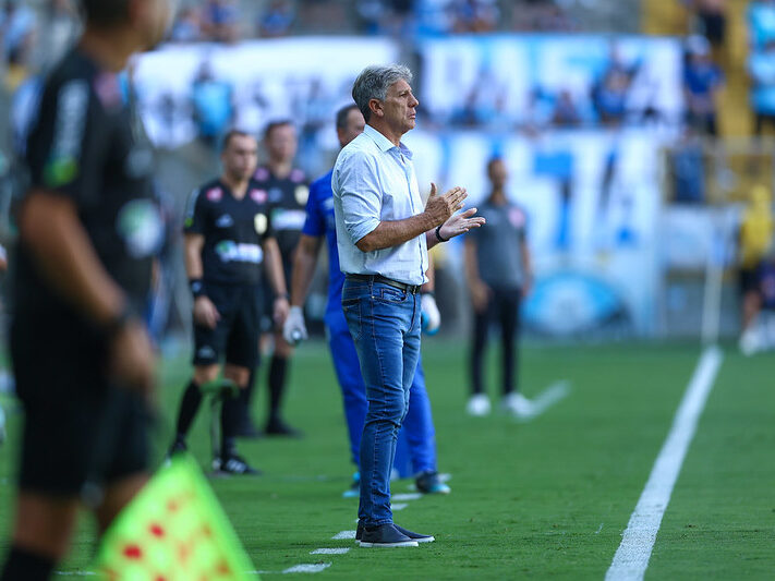 gremio zagueiros Grêmio analisa contratação de zagueiros