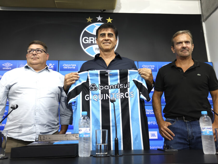 Zagueiros seguem na mira do Grêmio