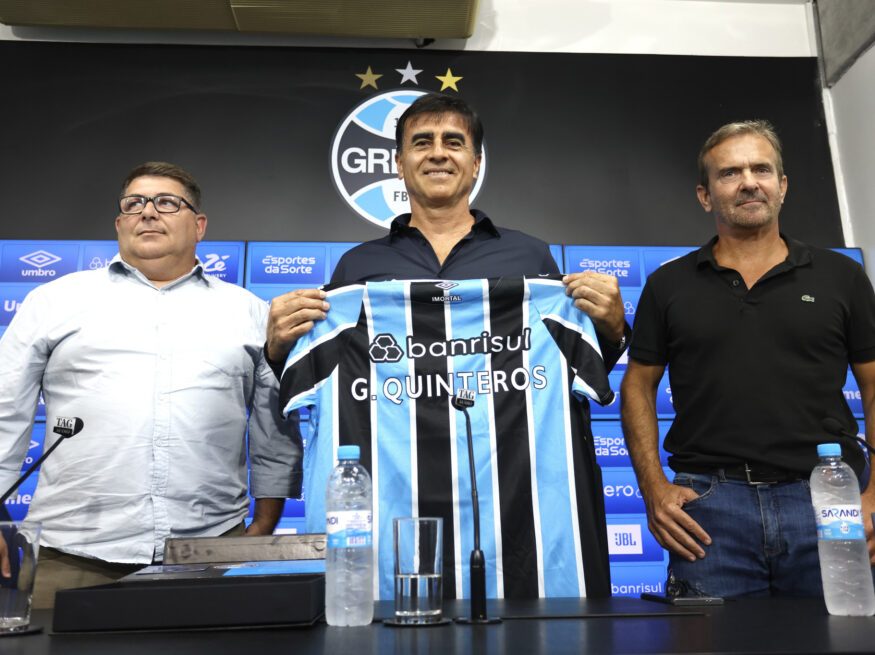 Zagueiros seguem na mira do Grêmio