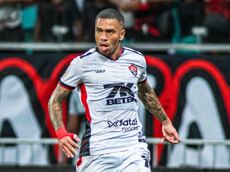 Lucas Esteves, lateral do Vitória que interessa ao Grêmio